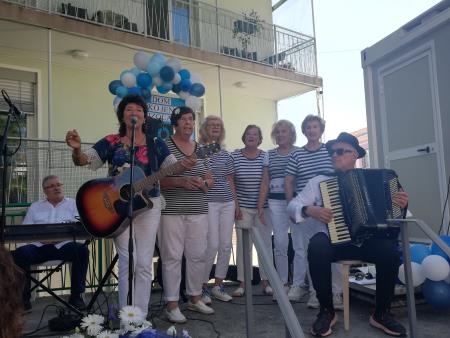 Marjetka Popovski in skupina Cvet v laseh